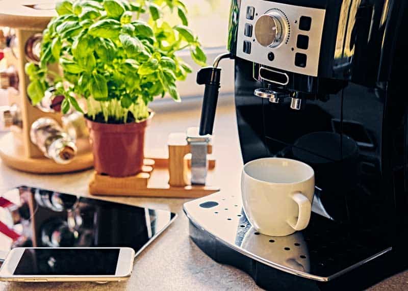 3 Best Smart WiFi Coffee Makers: The Lazy Coffee Lovers Guide